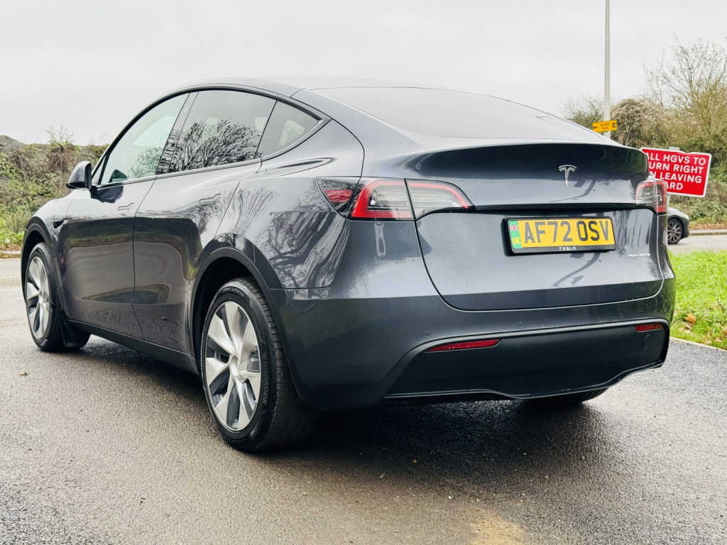 TESLA MODEL Y