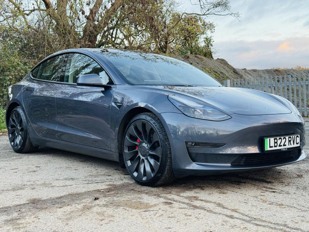 TESLA MODEL 3