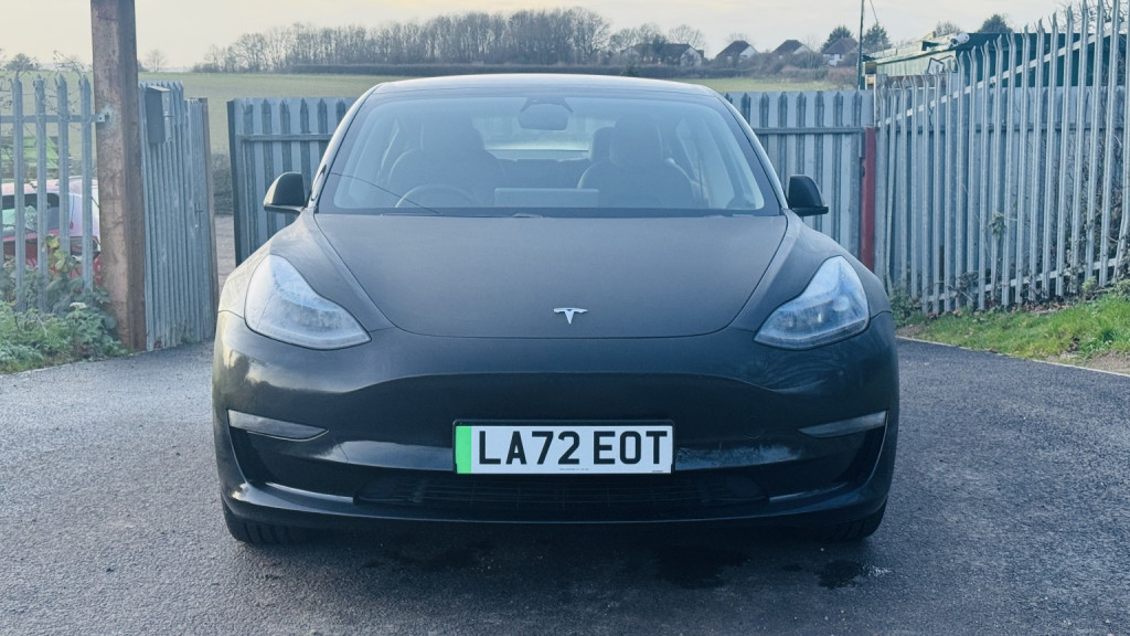 TESLA MODEL 3