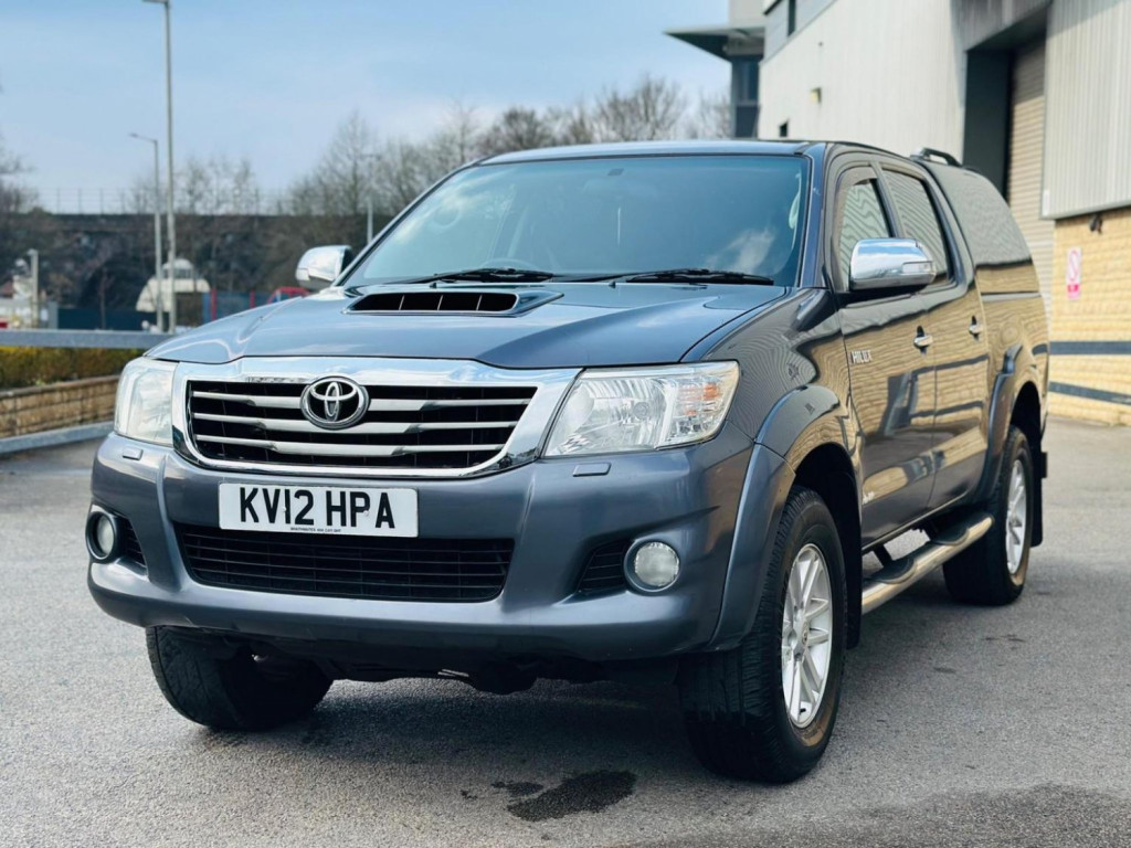 TOYOTA HILUX