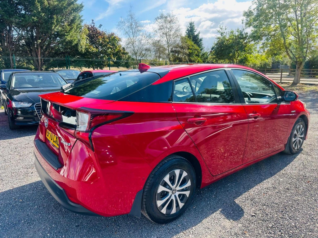 TOYOTA PRIUS