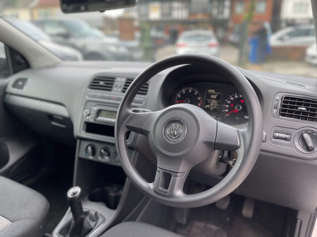 VOLKSWAGEN POLO