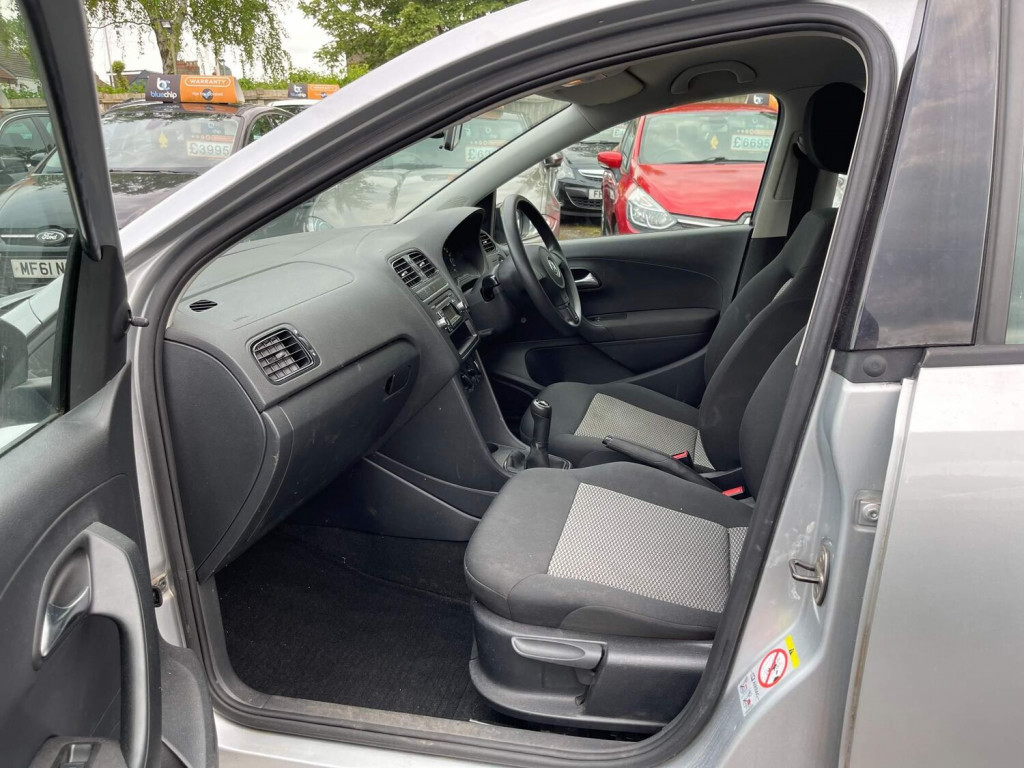VOLKSWAGEN POLO
