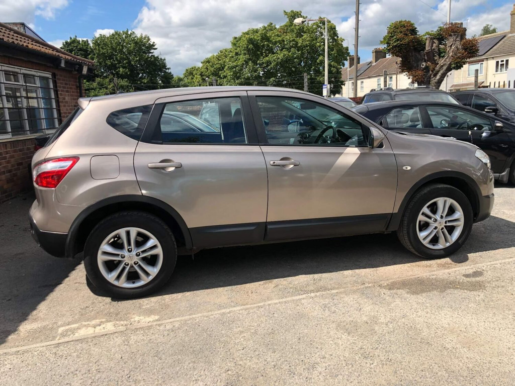 View NISSAN QASHQAI 1.6 Acenta 2WD Euro 5 (s/s) 5dr