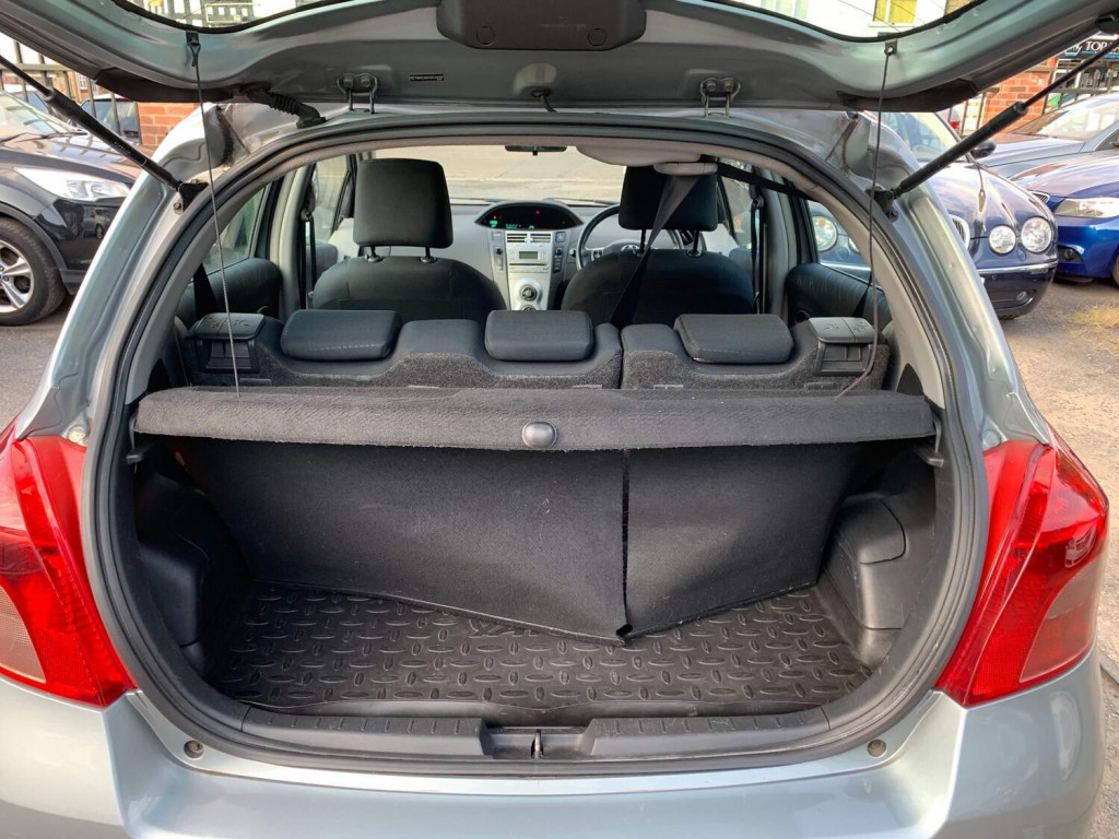 TOYOTA YARIS