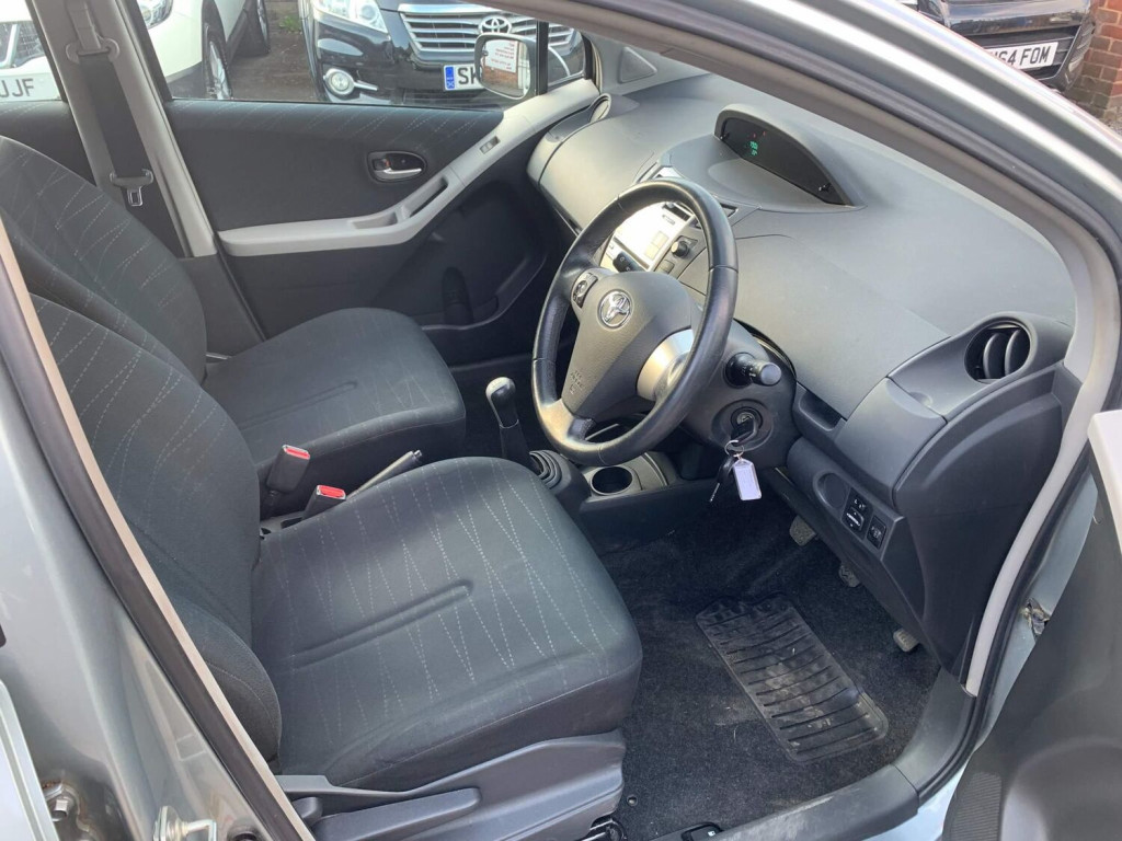 TOYOTA YARIS