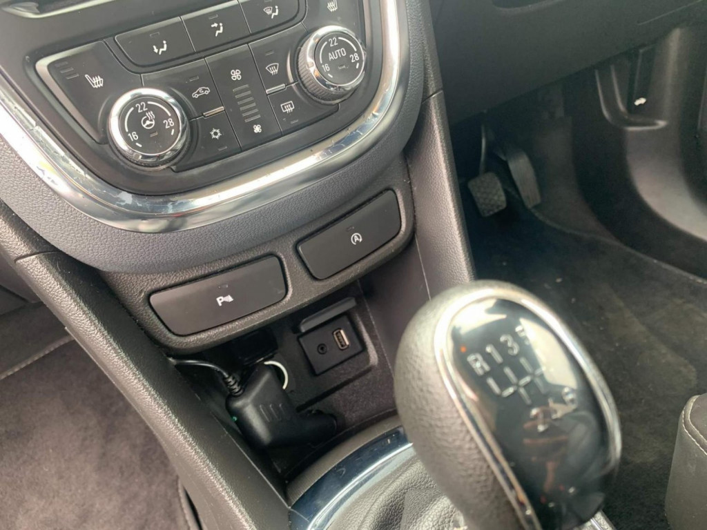 VAUXHALL MOKKA