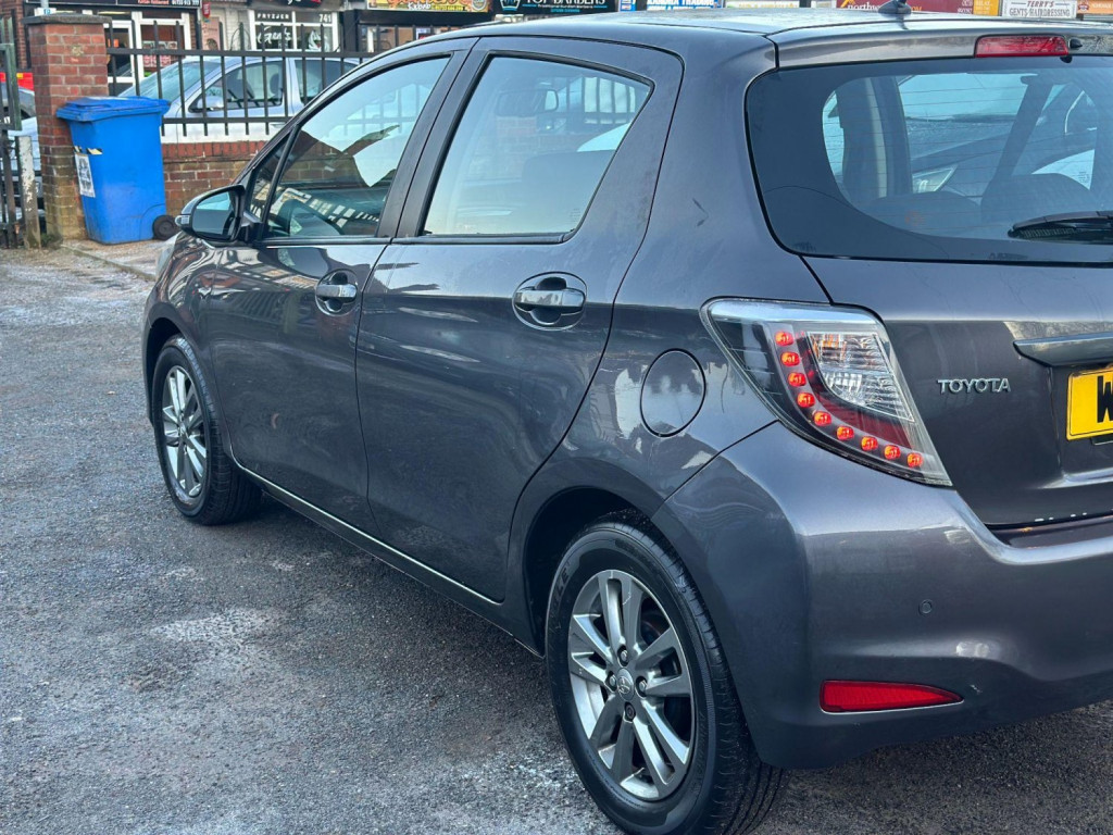 TOYOTA YARIS