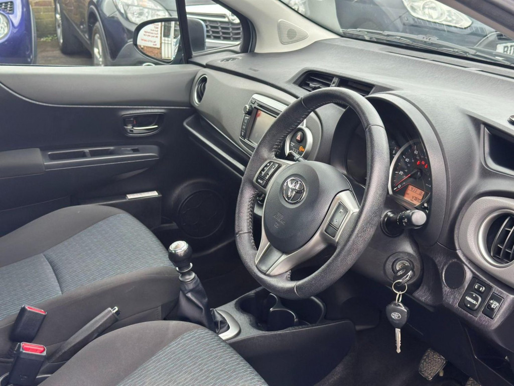 TOYOTA YARIS