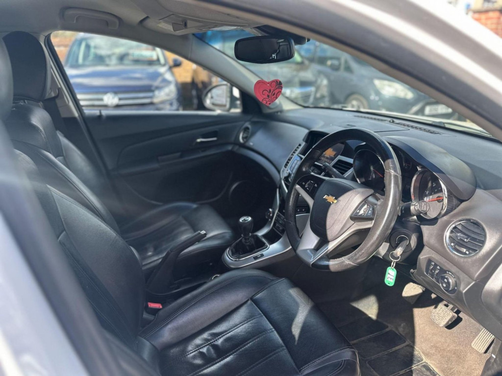CHEVROLET CRUZE