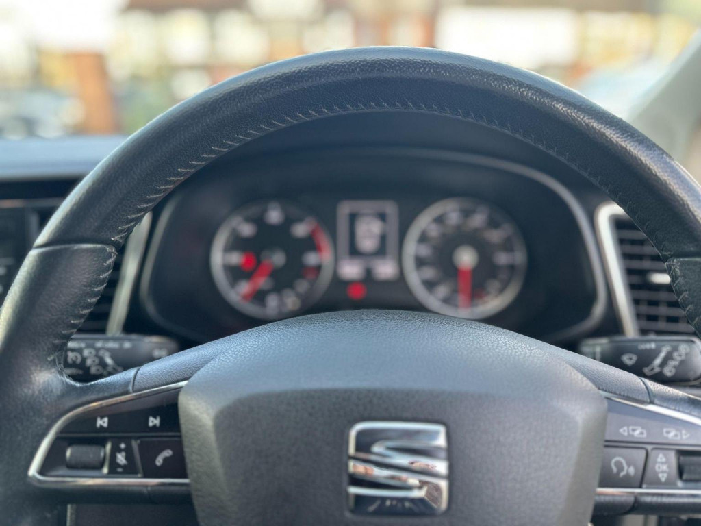 SEAT LEON