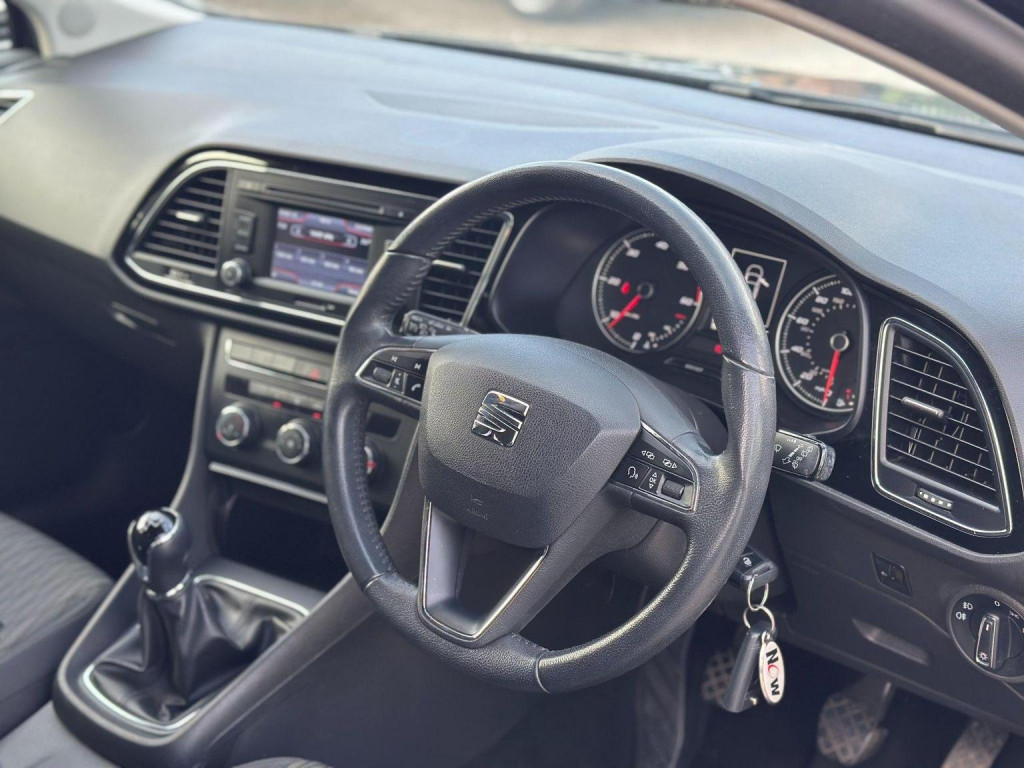SEAT LEON
