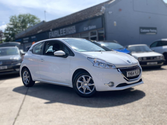 PEUGEOT 208