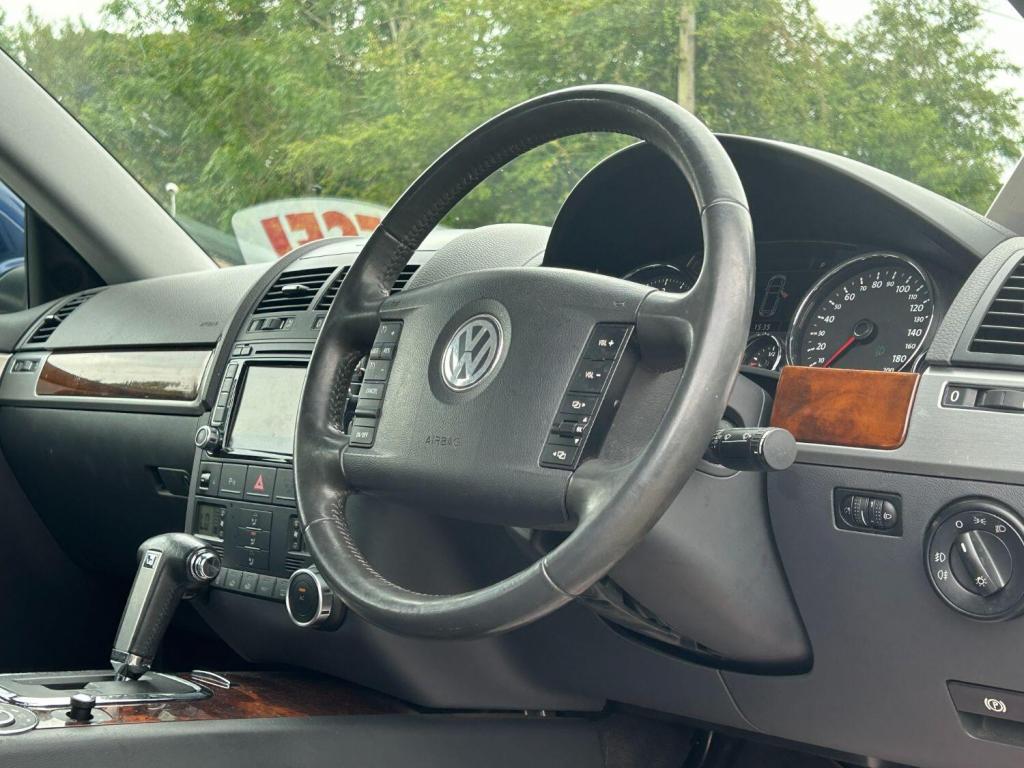 VOLKSWAGEN TOUAREG