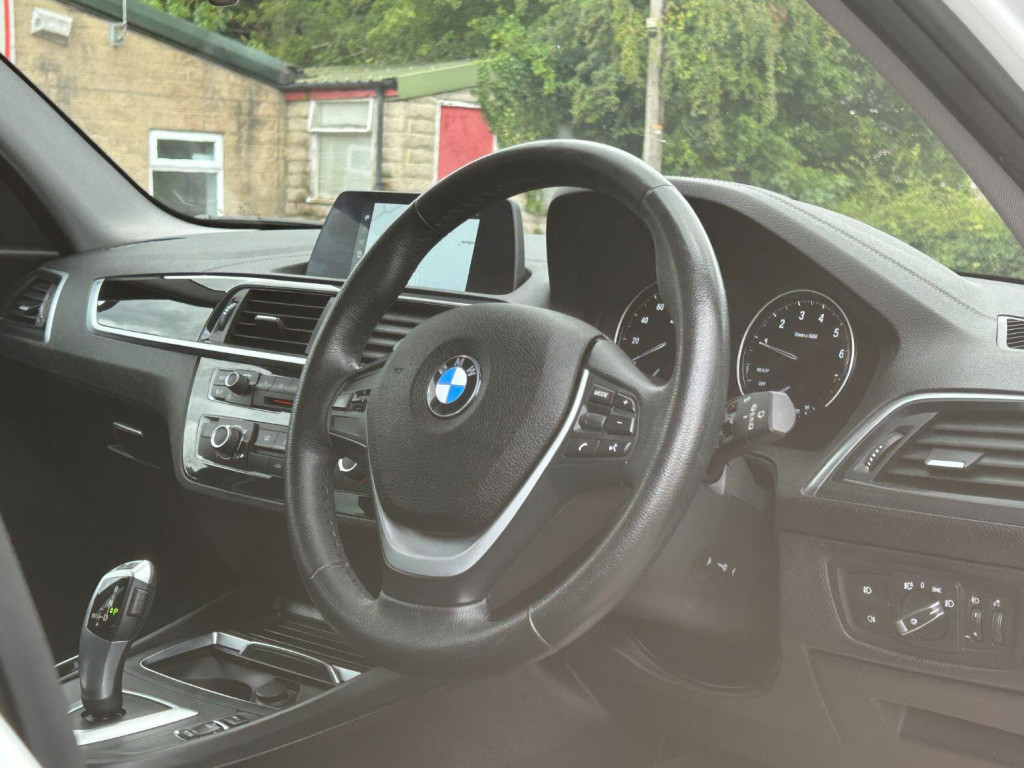 BMW 1 SERIES
