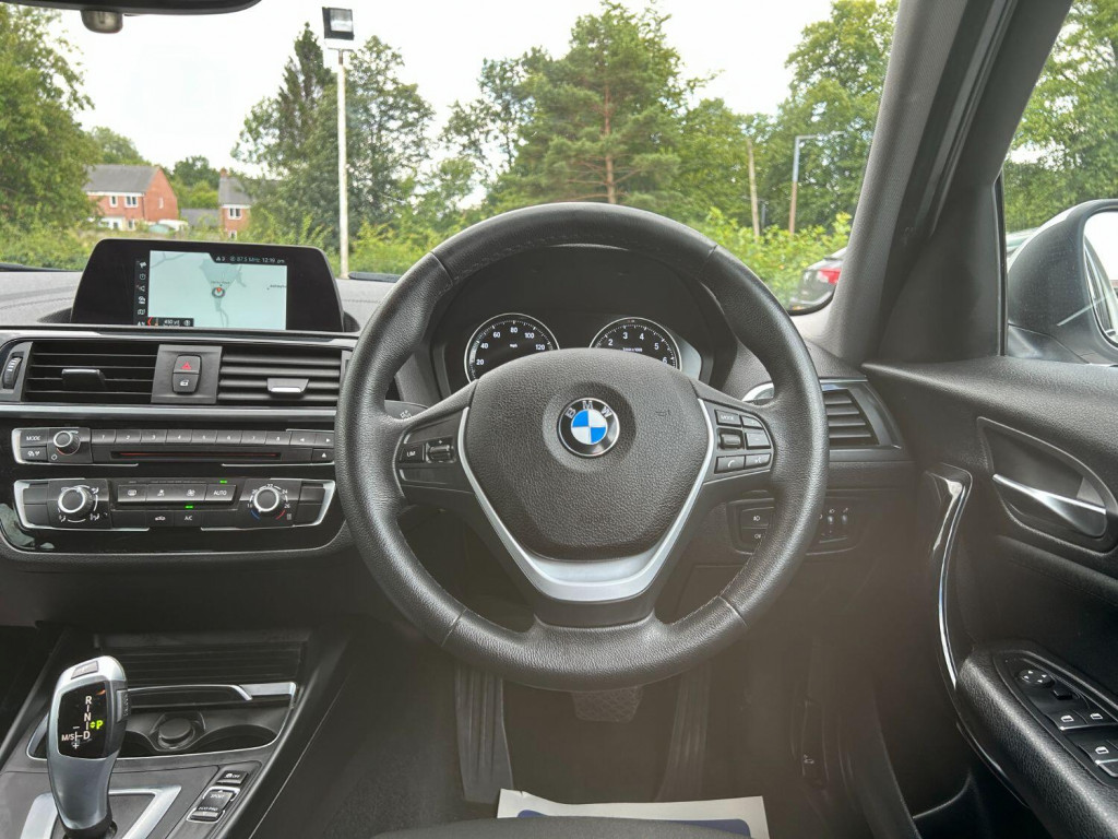 BMW 1 SERIES