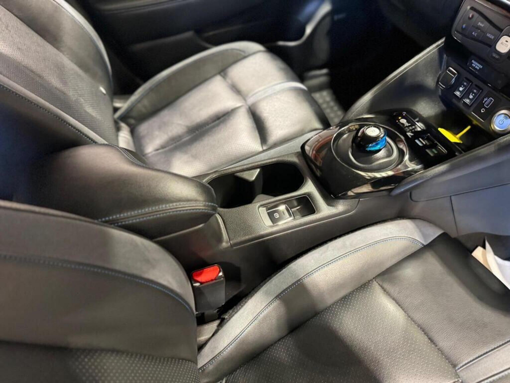 NISSAN LEAF