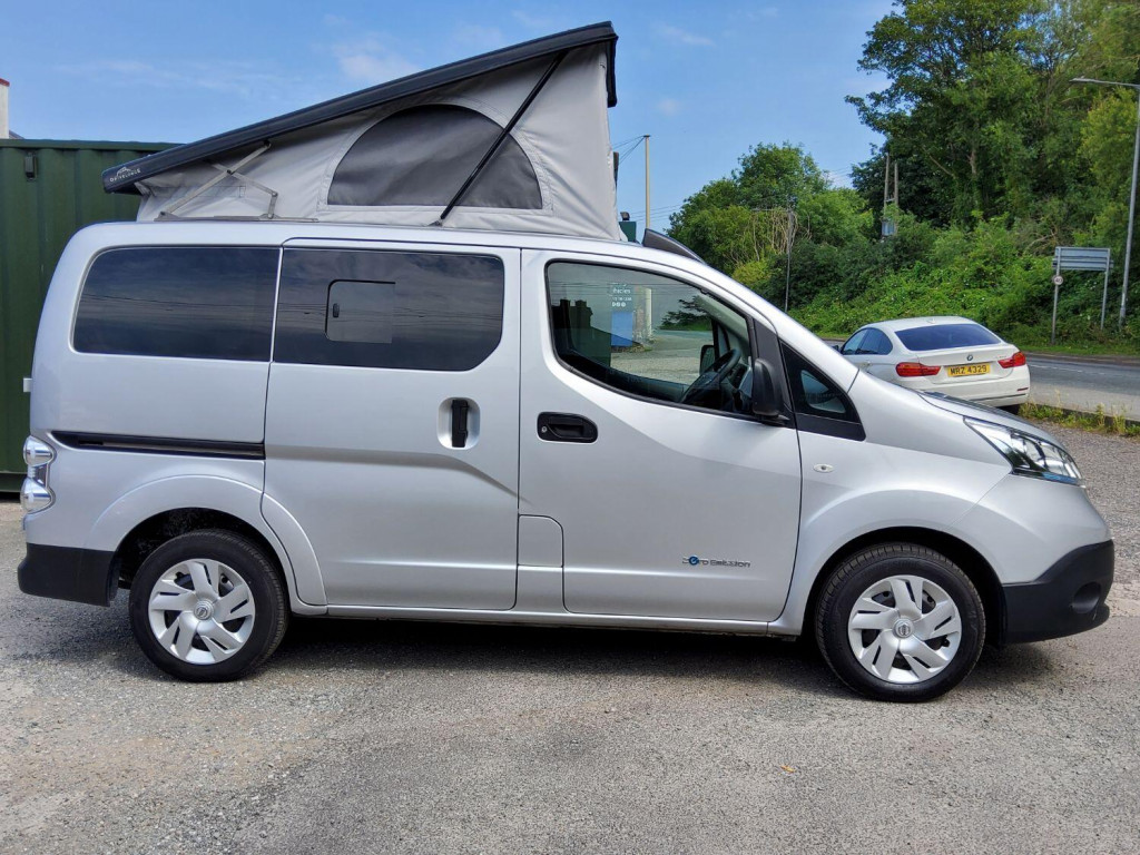 NISSAN E-NV200