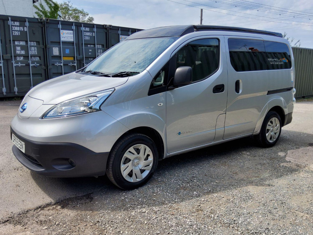 NISSAN E-NV200