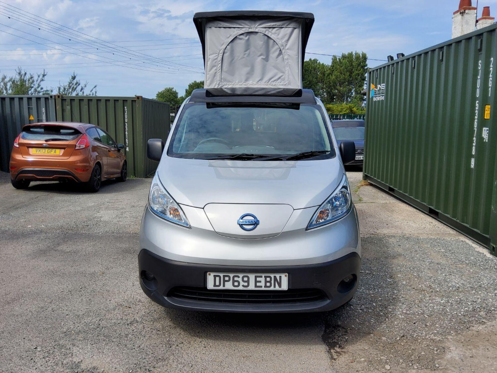 NISSAN E-NV200