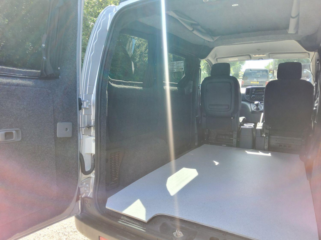 NISSAN E-NV200