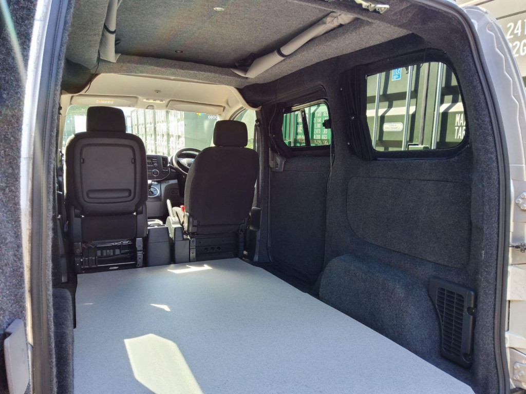 NISSAN E-NV200