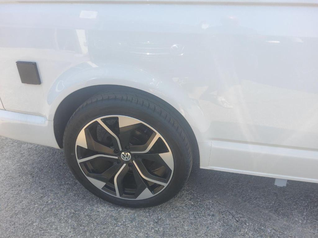 VOLKSWAGEN TRANSPORTER