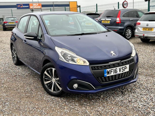 PEUGEOT 208