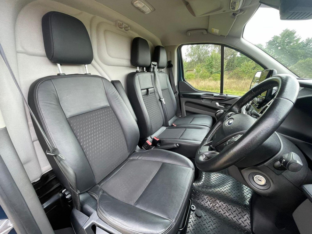 View FORD TRANSIT CUSTOM 290 Sport 180PS