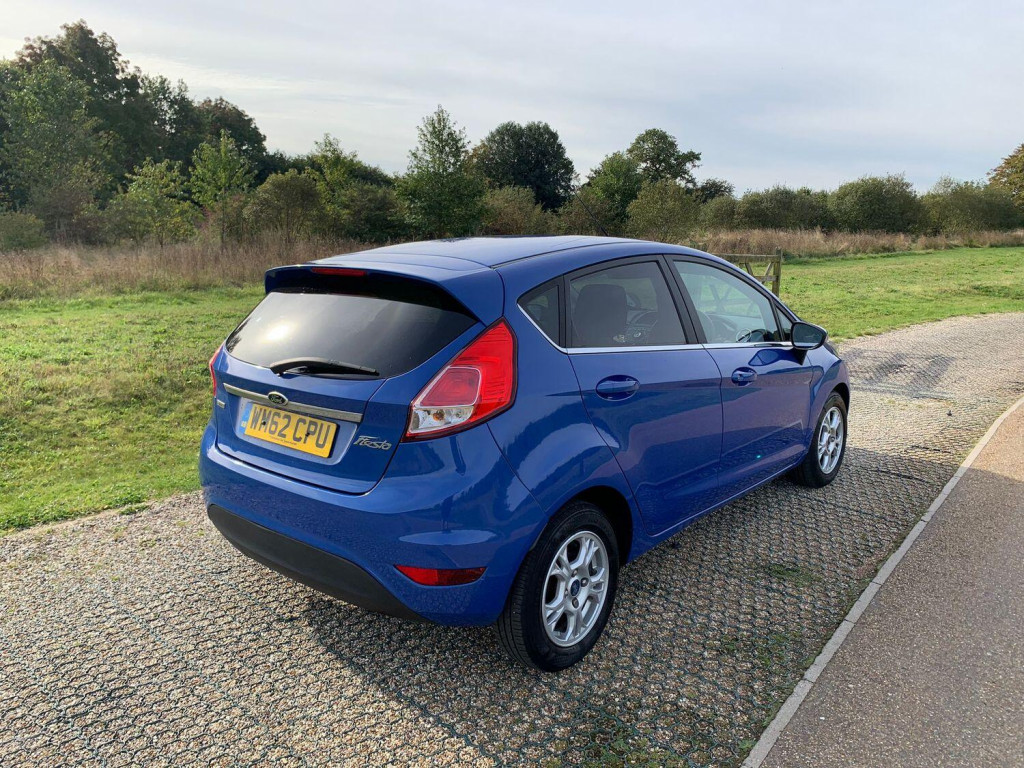 View FORD FIESTA 1.6 TDCi ECOnetic Titanium