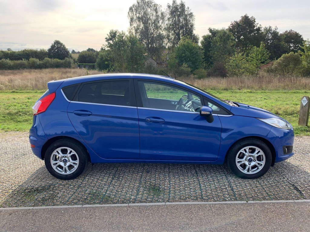 View FORD FIESTA 1.6 TDCi ECOnetic Titanium