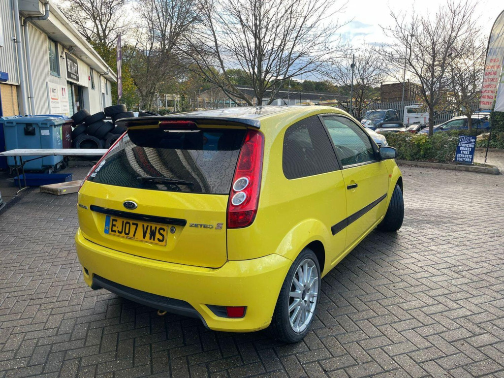 View FORD FIESTA 1.6 Zetec S 30th Anniversary