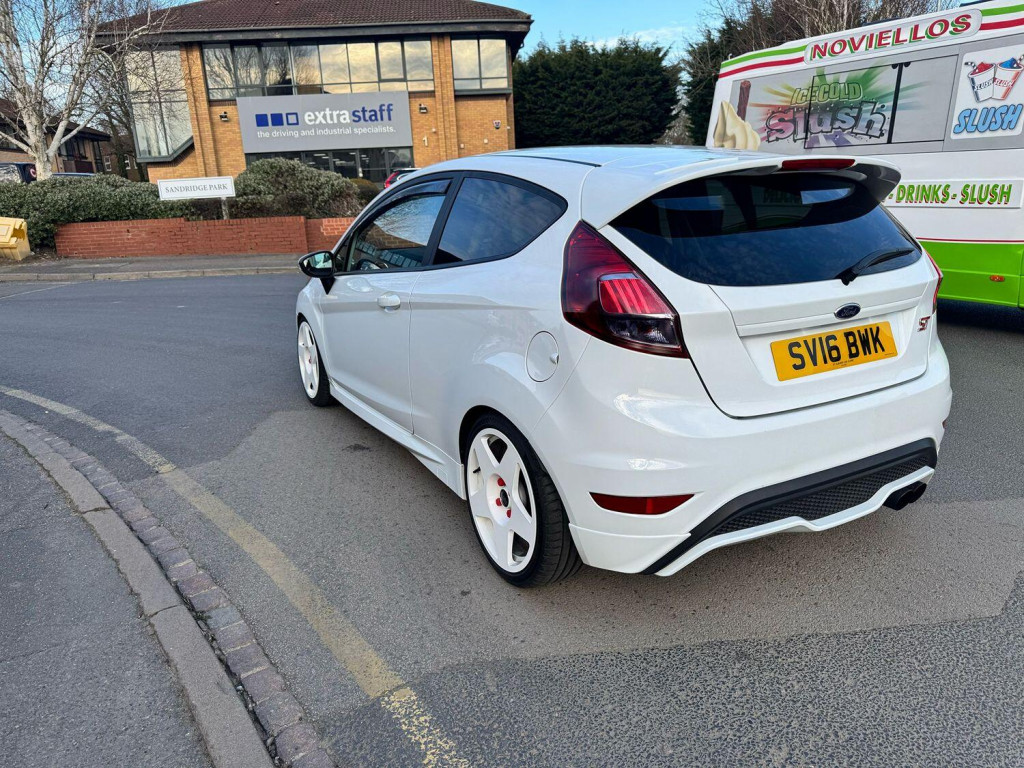 FORD FIESTA
