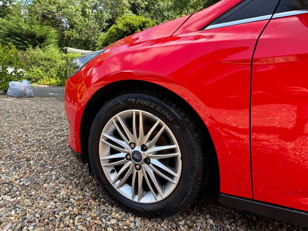 View FORD FOCUS 1.0 T EcoBoost Zetec Edition