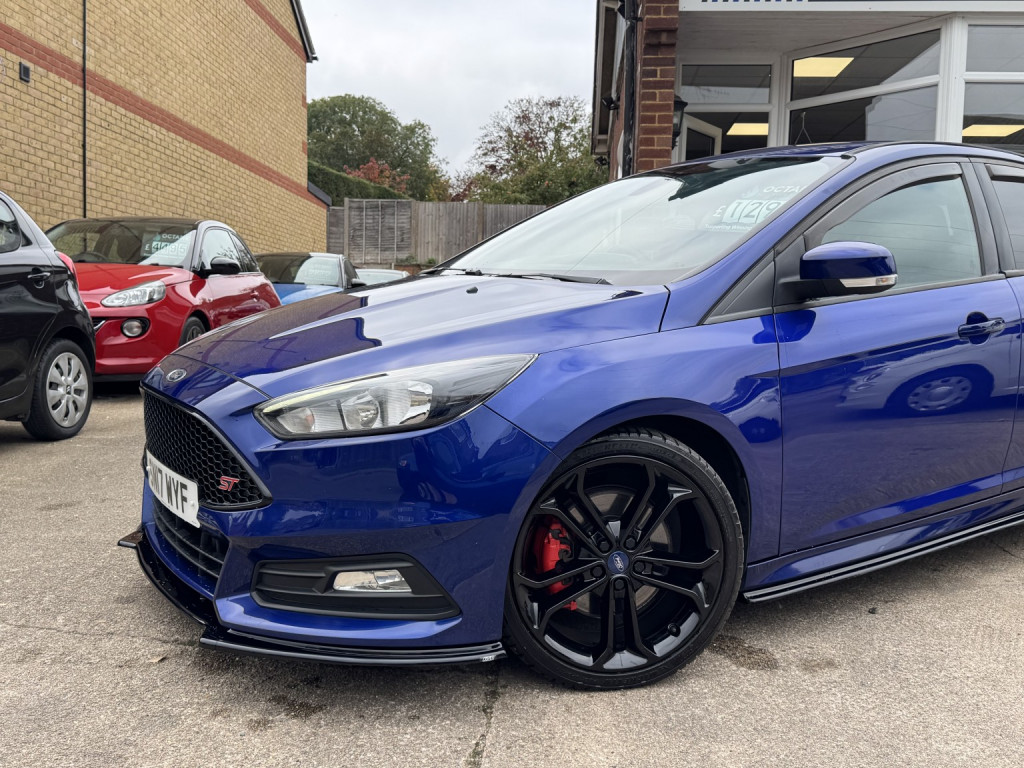 View FORD FOCUS 2.0 T EcoBoost ST-2