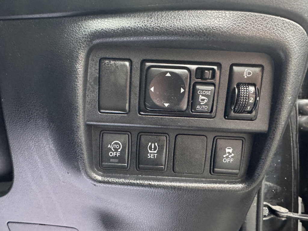 View NISSAN JUKE 1.2 DIG-T N-Connecta