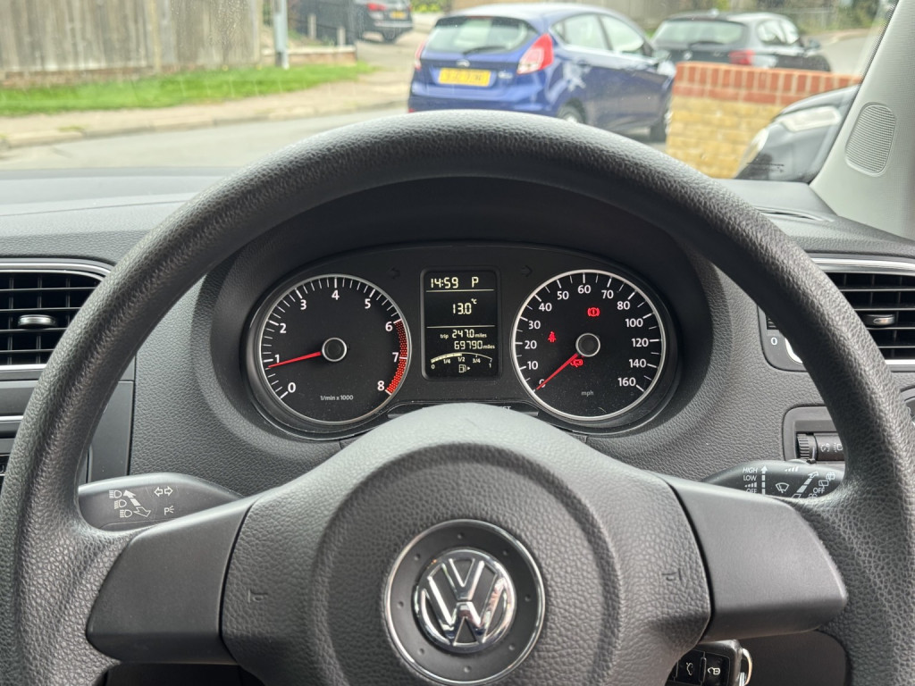VOLKSWAGEN POLO
