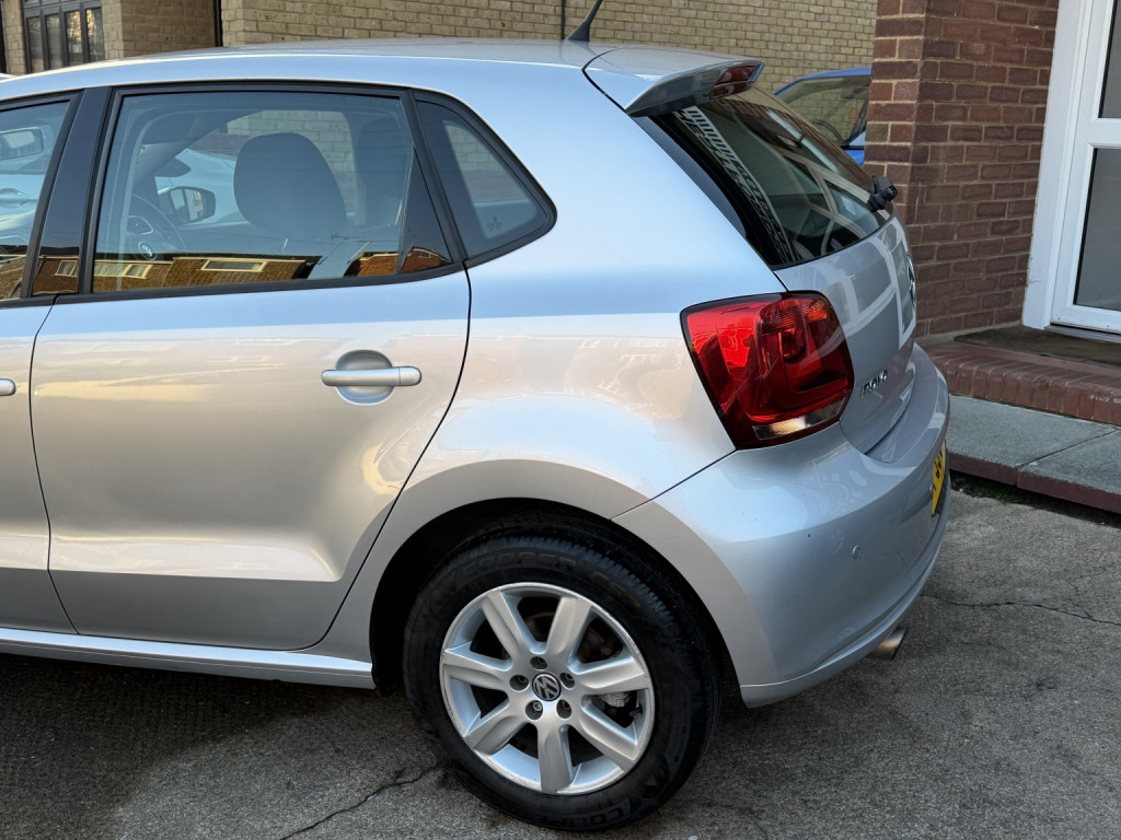 VOLKSWAGEN POLO