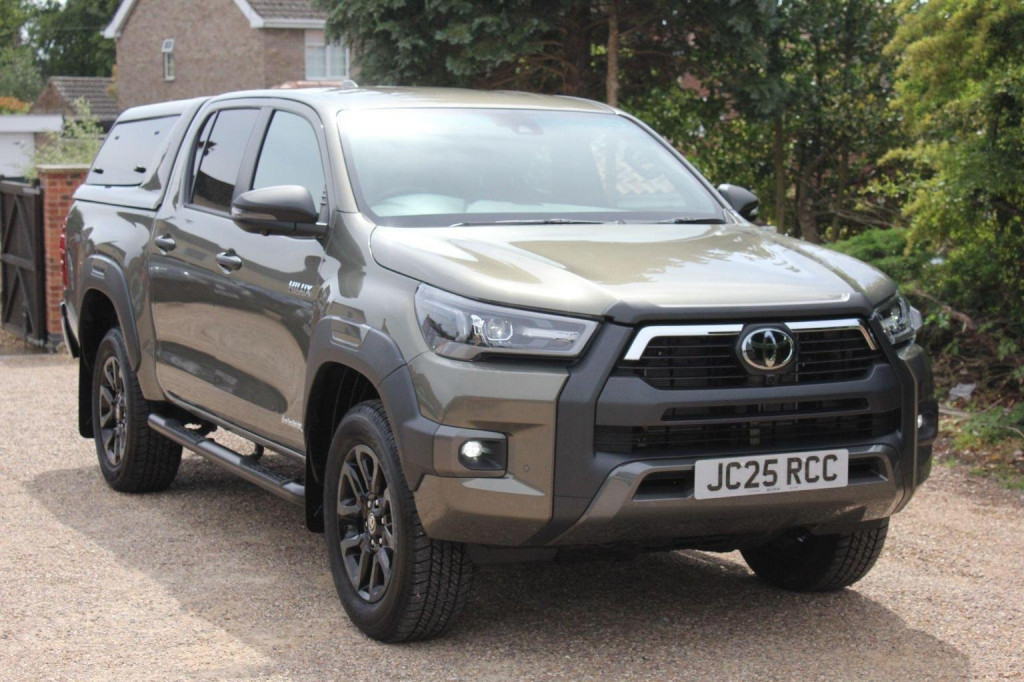 TOYOTA HILUX