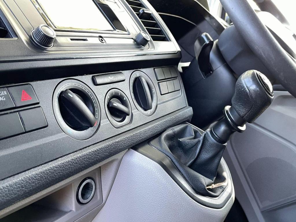 VOLKSWAGEN TRANSPORTER