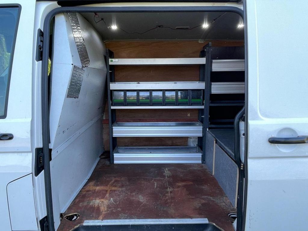 VOLKSWAGEN TRANSPORTER