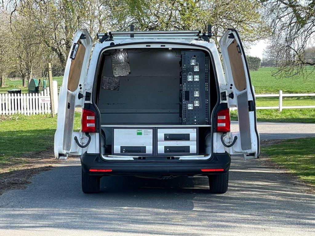 VOLKSWAGEN TRANSPORTER