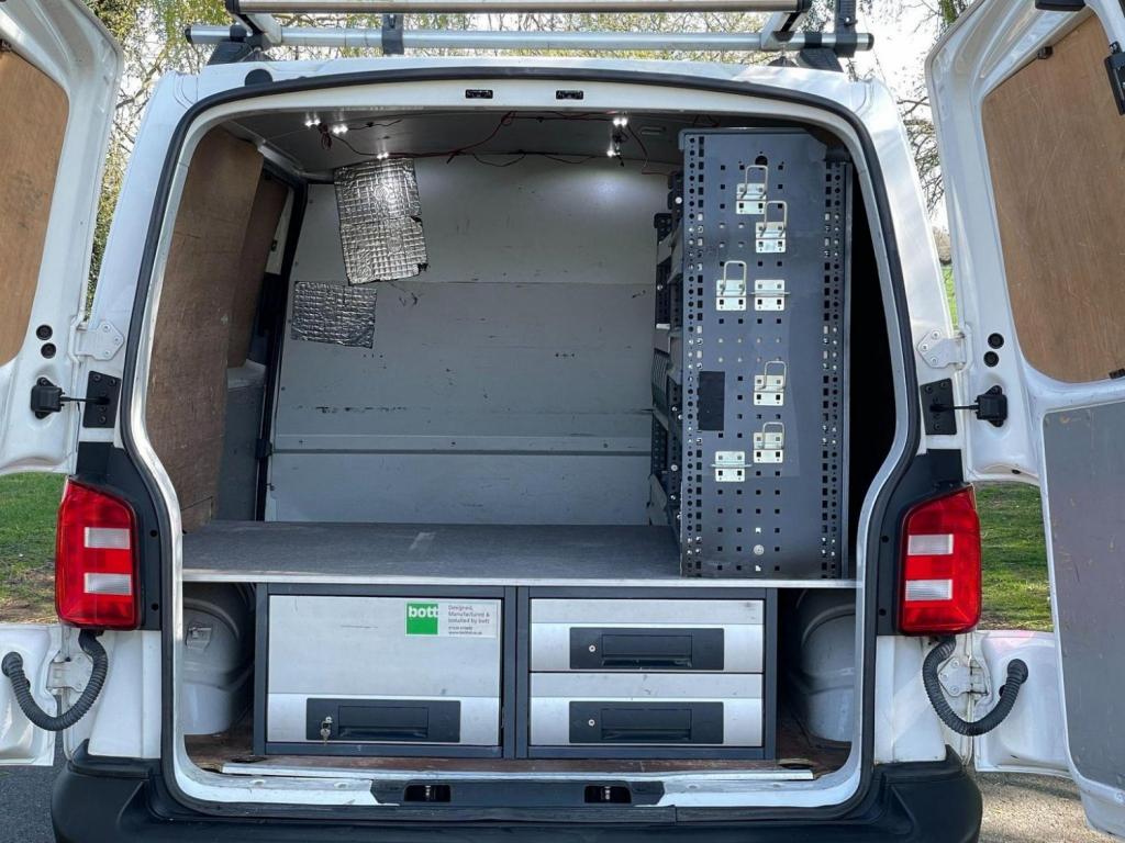 VOLKSWAGEN TRANSPORTER