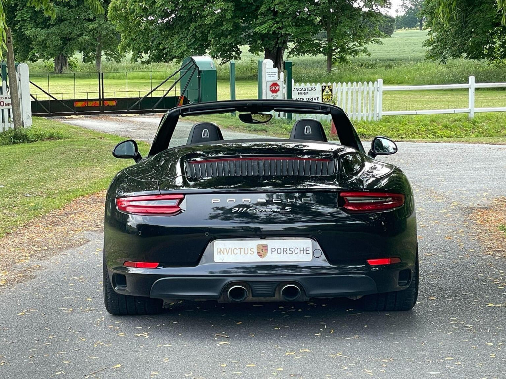 PORSCHE 911