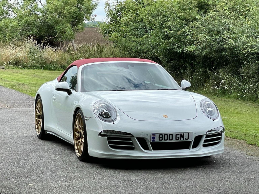 PORSCHE 911