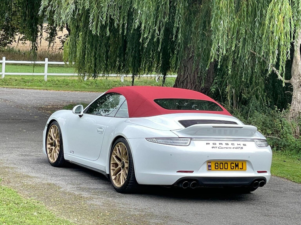 PORSCHE 911