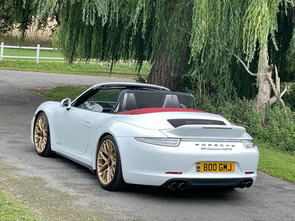 PORSCHE 911