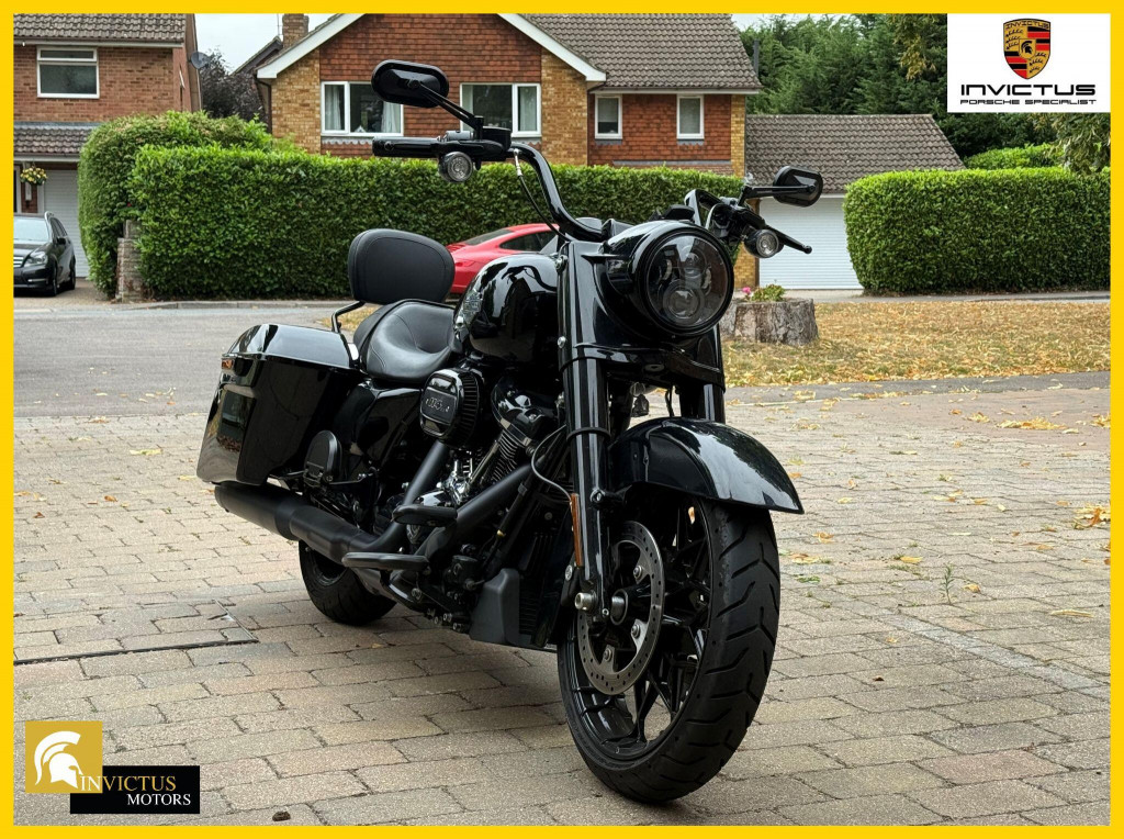 HARLEY-DAVIDSON Touring