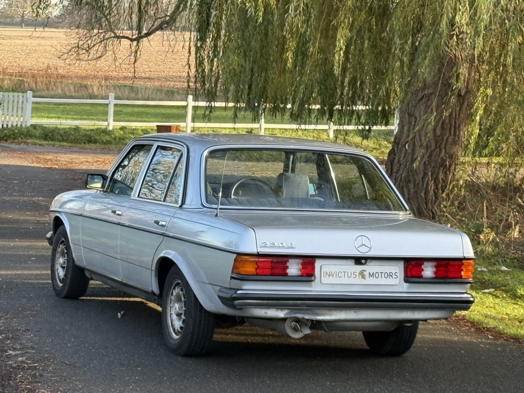 MERCEDES-BENZ 230