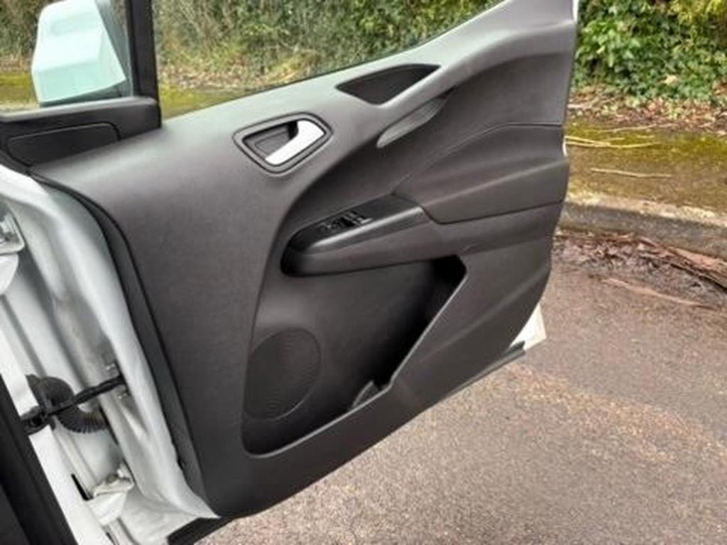 FORD TRANSIT COURIER